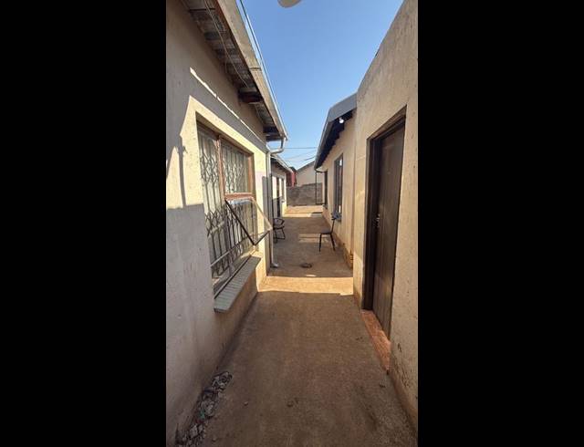 4 BEDROOM HOUSE FOR SALE IN TEMBISA CENTRAL